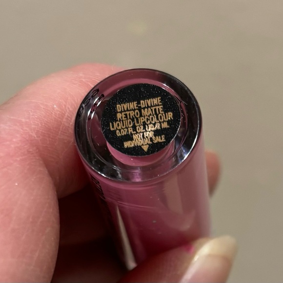 Mac mini set. Lipstick, gloss and glitter eyeshadow. Brand new. Never used. - Picture 5 of 6